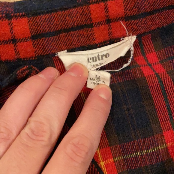 Festive Plaid Red & Navy button up with a gold pocket size medium - Picture 3 of 4